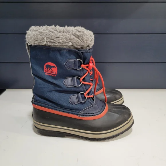 Sorel Yoot Pac Snow Boot Navy and Black With Red Laces